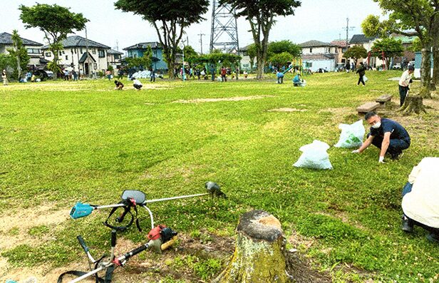 2025年度東善町自治会公園愛護会公園清掃の様子